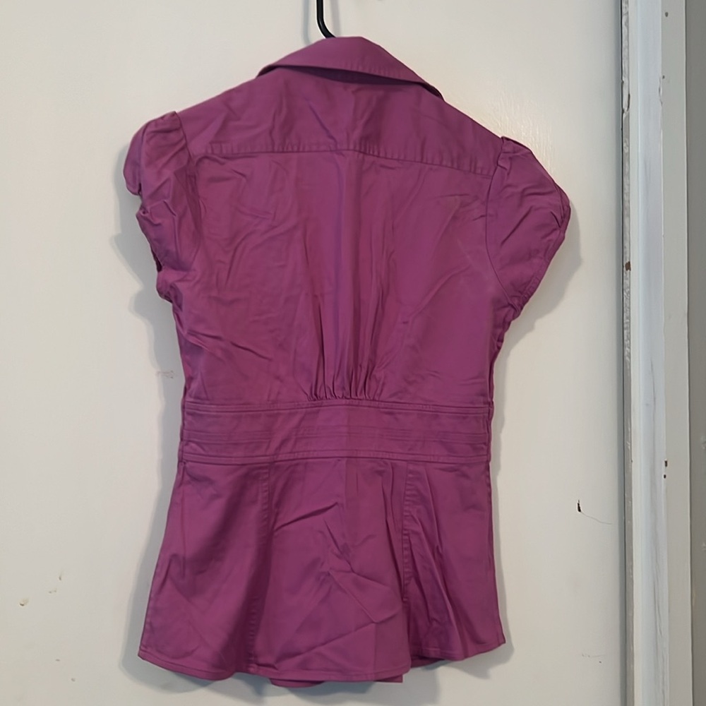 Banana Republic short sleeve button down top for women. Size 4P - Picture 6 of 6